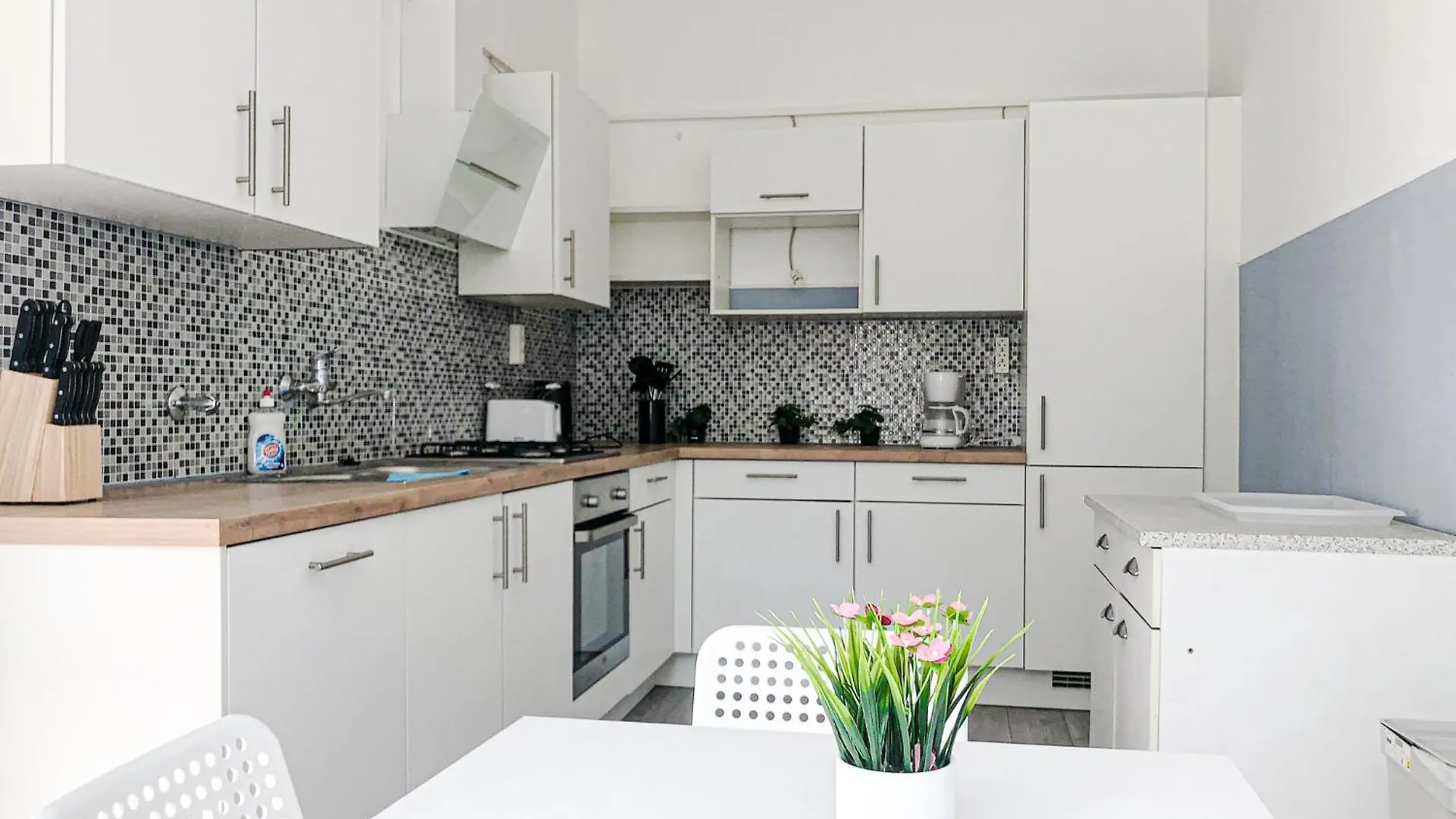 Vibrant 3Br Near Akh Hospital - Perfect For Groups Διαμέρισμα Βιέννη