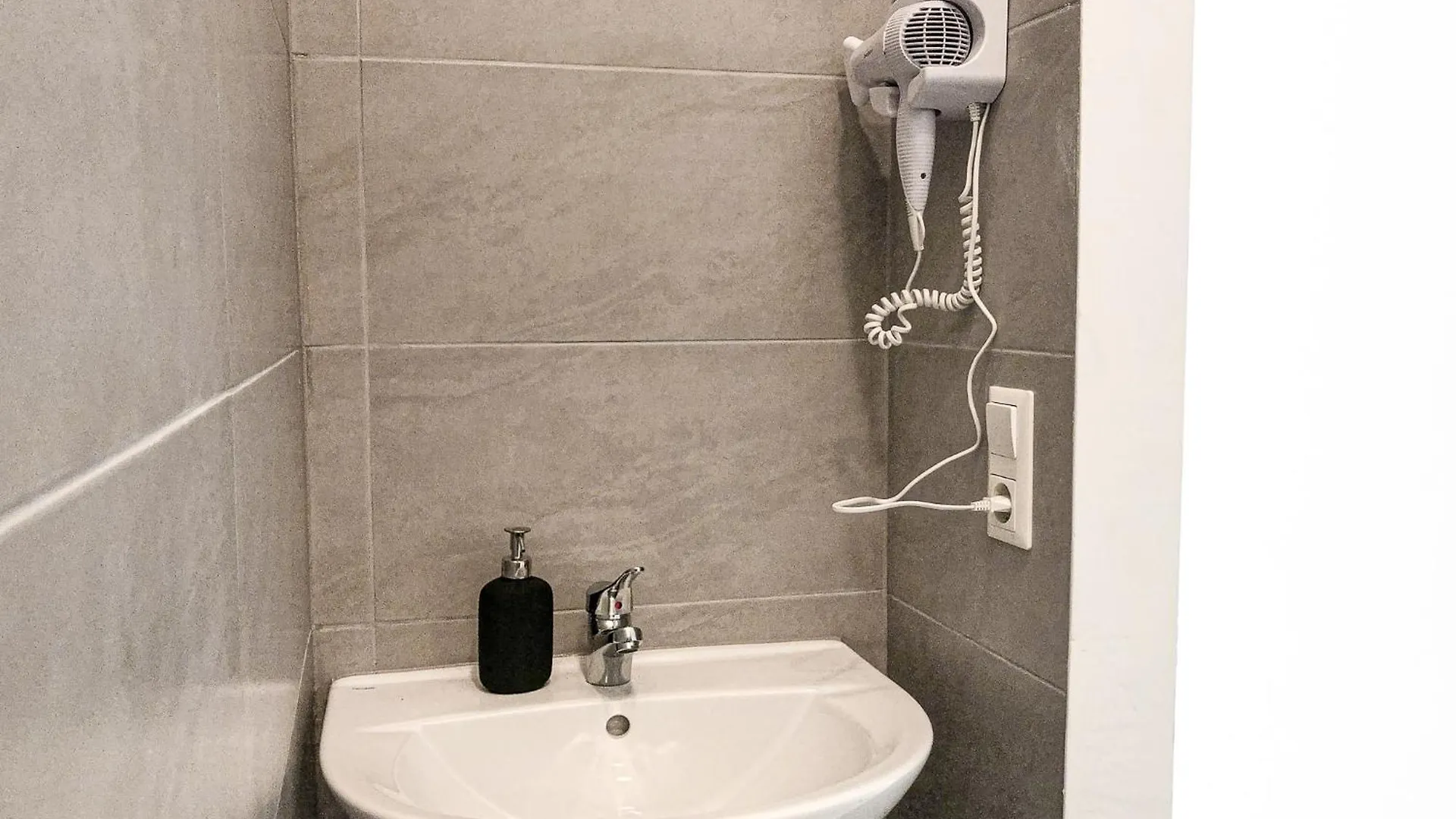 Vibrant 3Br Near Akh Hospital - Perfect For Groups Apartment Vienna