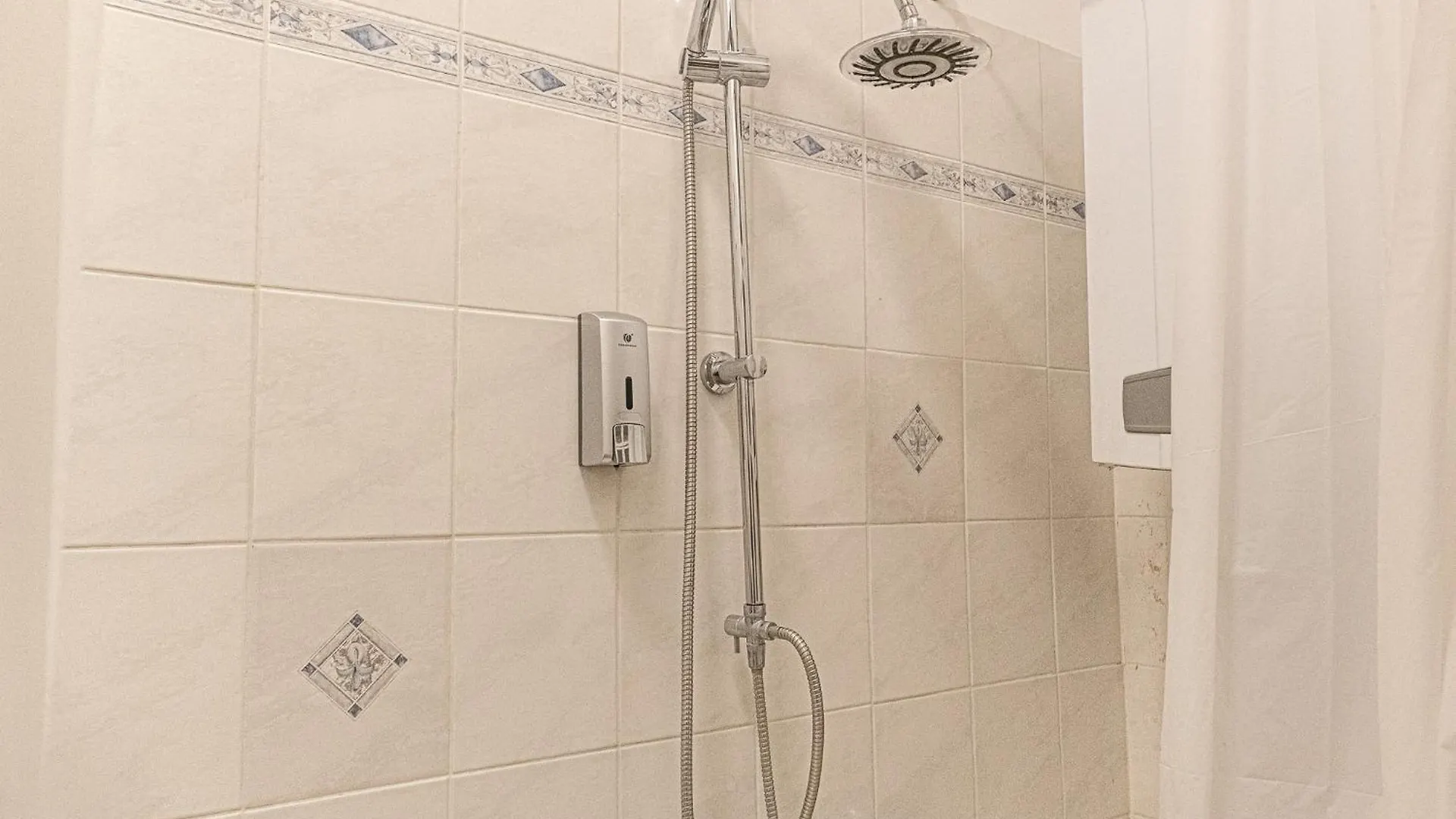 Vibrant 3Br Near Akh Hospital - Perfect For Groups Apartment Vienna